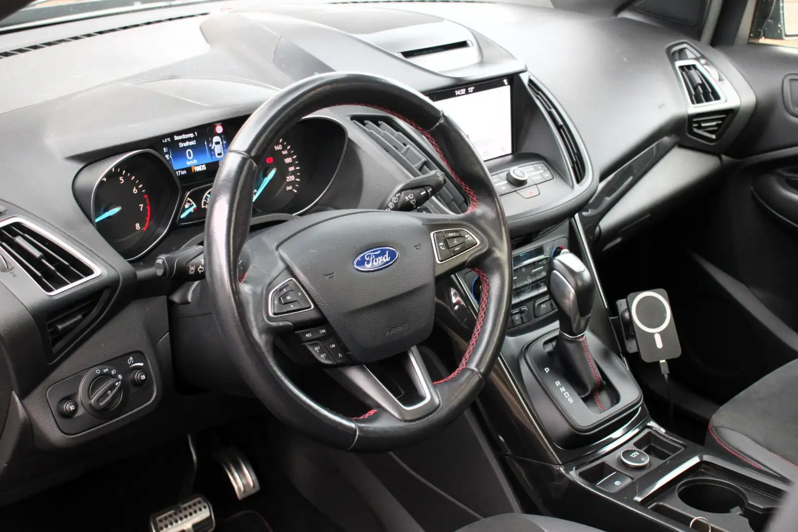 Ford Kuga 1.5 EcoBoost ST Line - PANORAMADAK, TREKHAAK, CAME Noir - 2