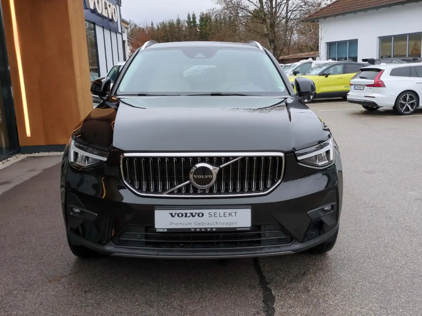 Volvo XC40 Plus Bright Recharge Plug-In Hybrid 2WD StandHZG N Schwarz - 2