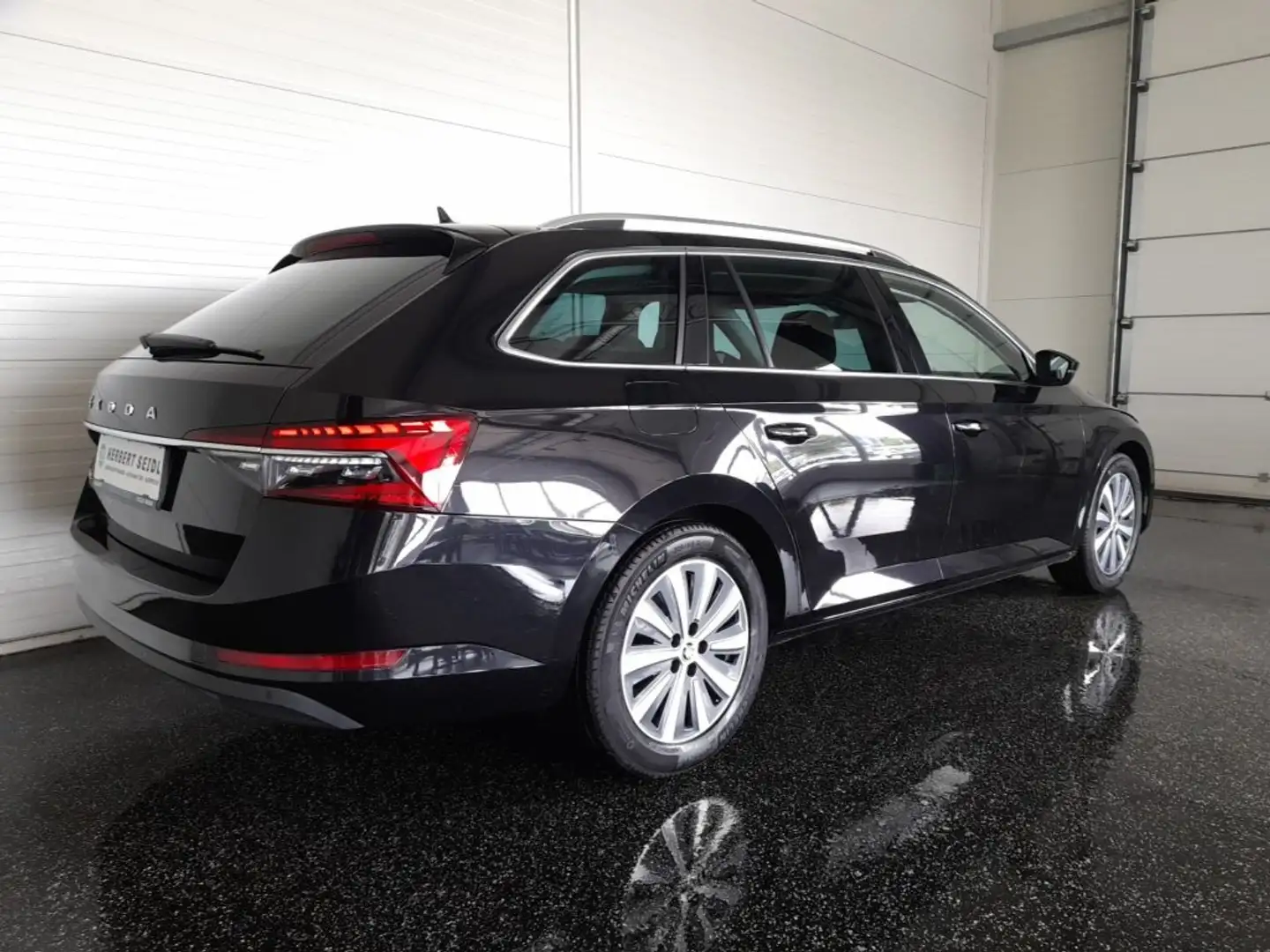 Skoda Superb Kombi STYLE 2,0 TDI DSG *MATRIX-LED / VIRTUELL / NAVI / AHV / ACC / MEMORY SPORTSITZE / E-KLAPPE / KEYLESS* Schwarz - 2