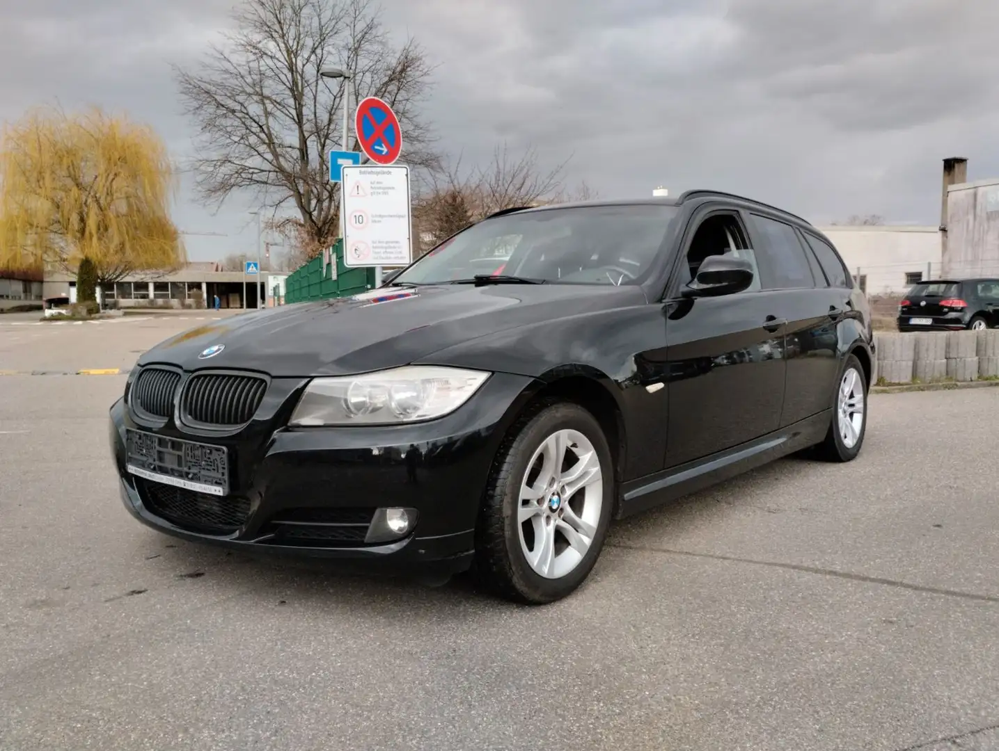 BMW 320 Baureihe 3 Touring 320d xDrive Schwarz - 1
