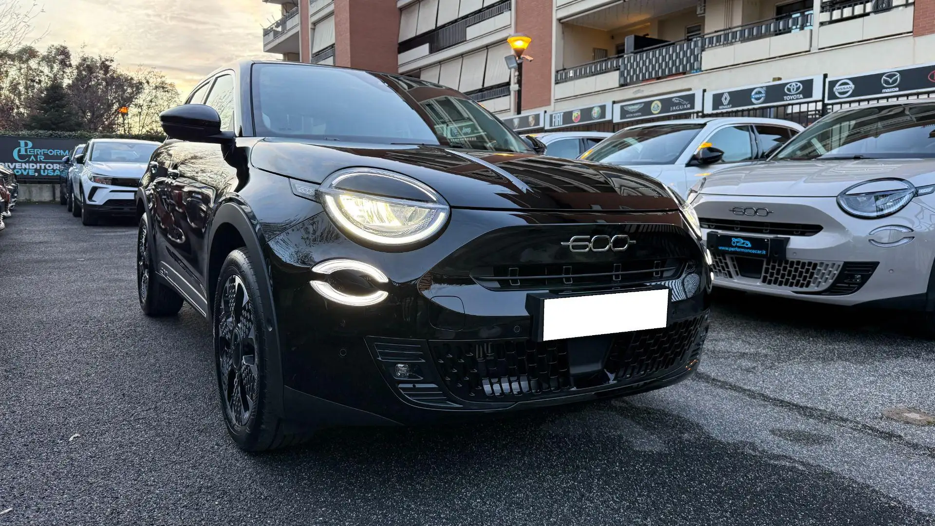 Fiat 600 HYBRID 1.2 110CV DCT MHEV LA PRIMA*24M.G.*CAM360° Nero - 2