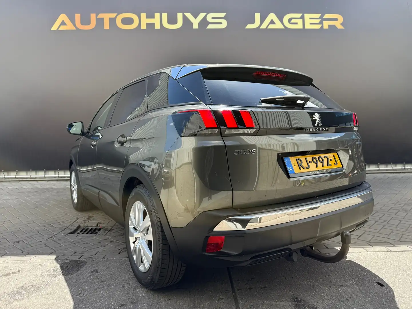 Peugeot 3008 1.2 PureTech Active Grijs - 2