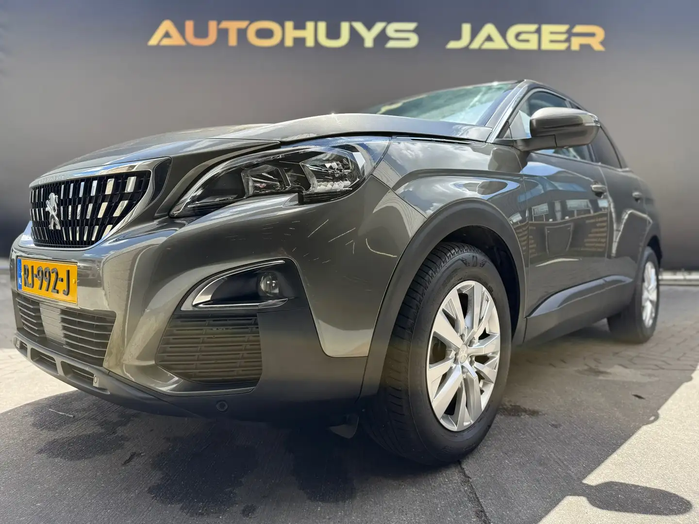 Peugeot 3008 1.2 PureTech Active Grijs - 1