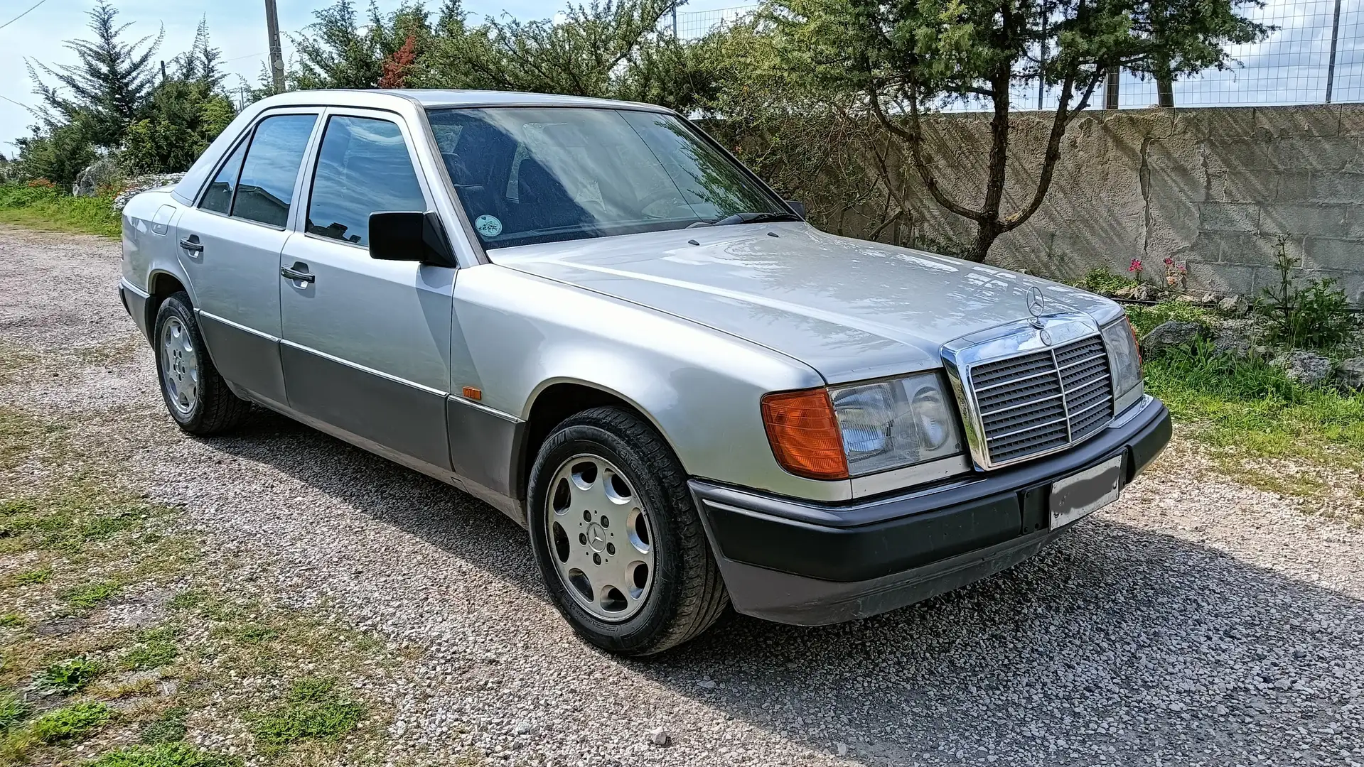 Mercedes-Benz E 200 W124 Серебристый - 1