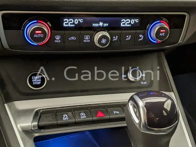 Audi Q3 view 13