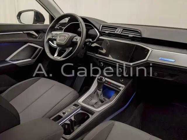 Audi Q3 view 6