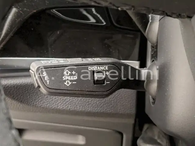 Audi Q3 view 10