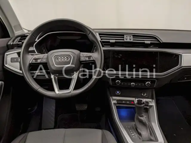 Audi Q3 view 7