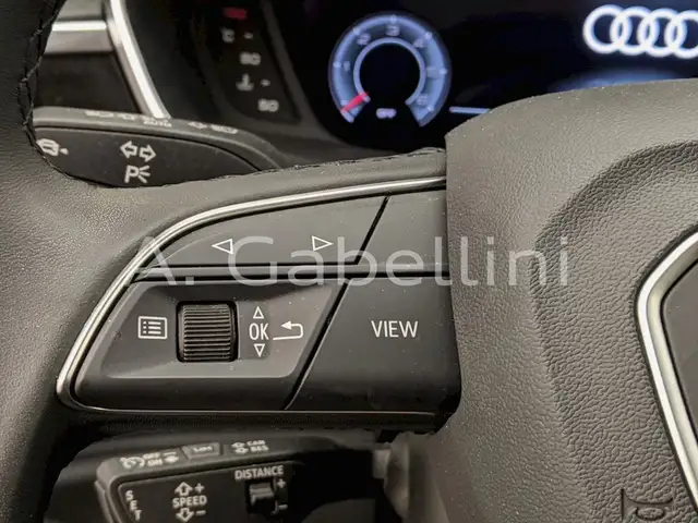 Audi Q3 view 11