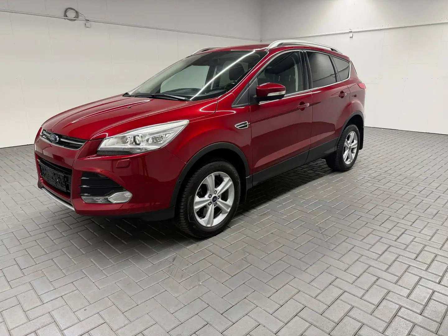 Ford Kuga Titanium AWD Bi-Xenon/Navi/SHZ/Kam/17-LM Rot - 1