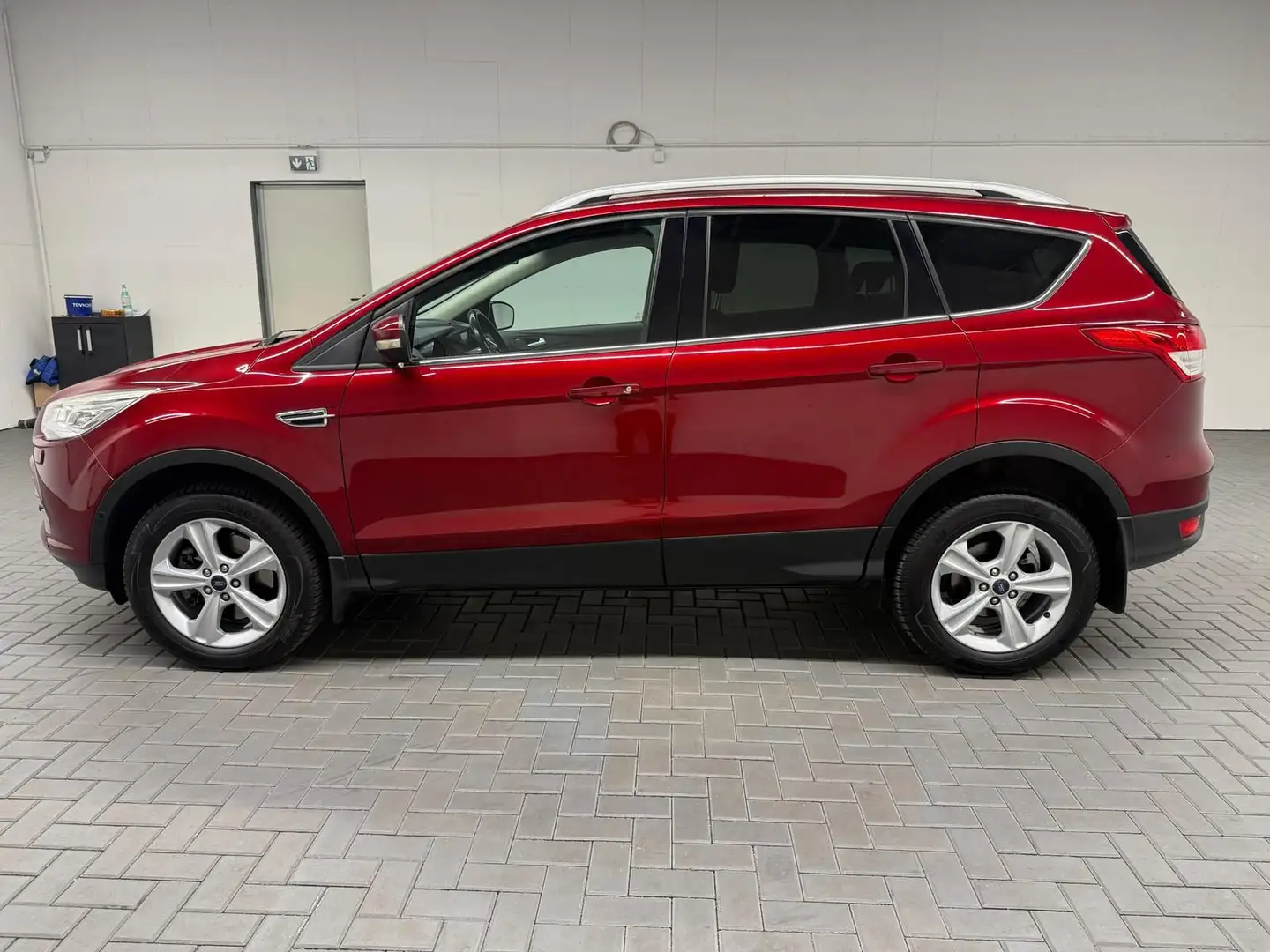 Ford Kuga Titanium AWD Bi-Xenon/Navi/SHZ/Kam/17-LM Rot - 2