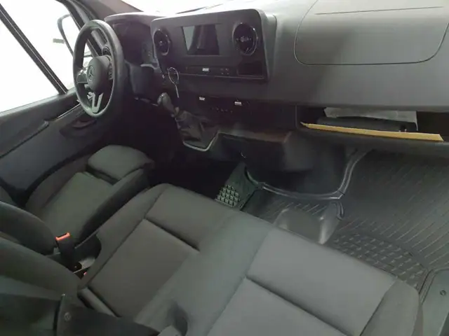 Mercedes-Benz Sprinter view 11