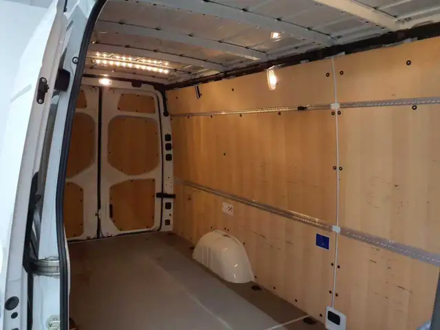 Mercedes-Benz Sprinter view 9