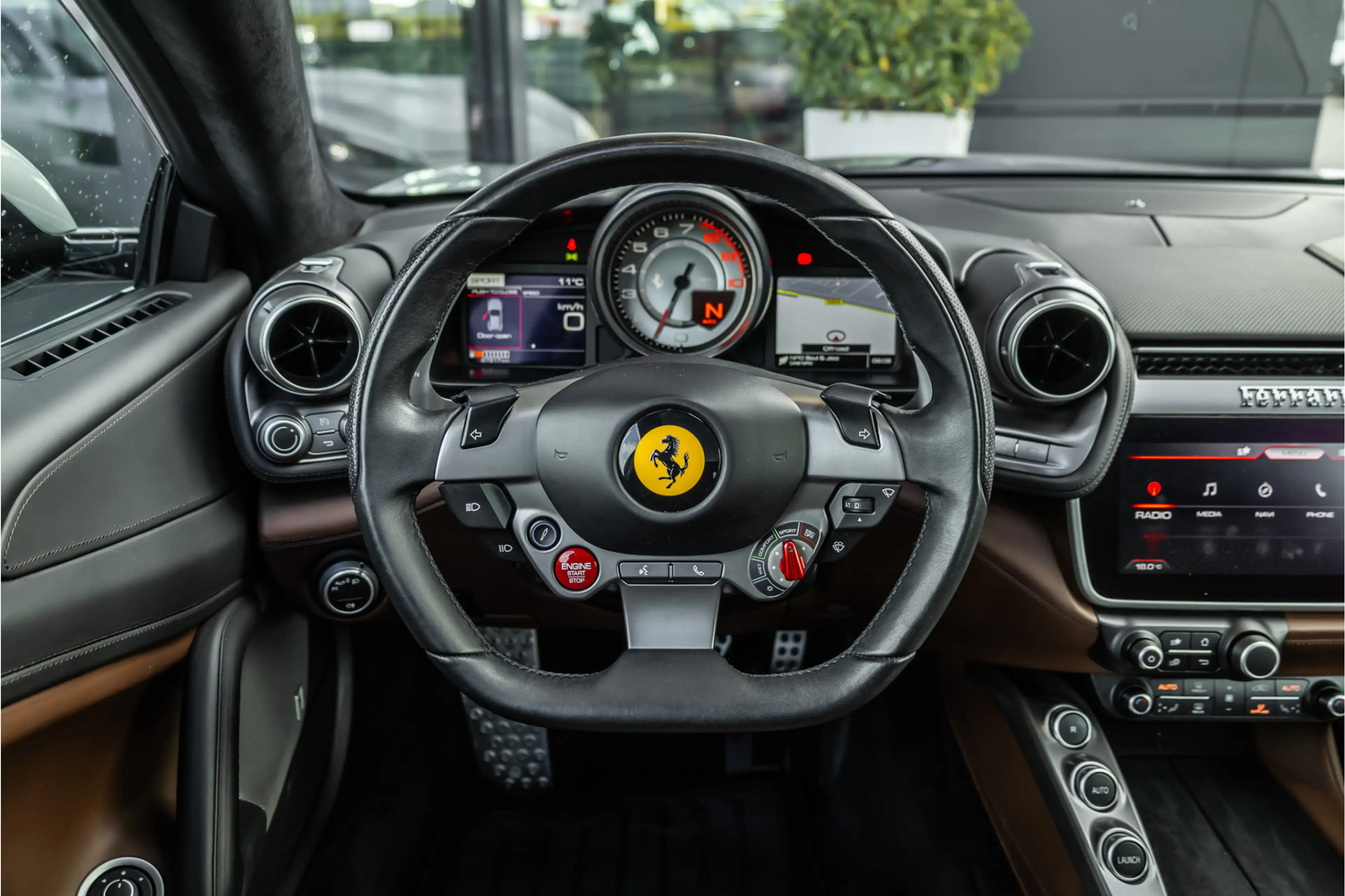 Ferrari GTC4 Lusso GTC4Lusso T 3.9 V8 - Panorama | Passenger Display — photo 12