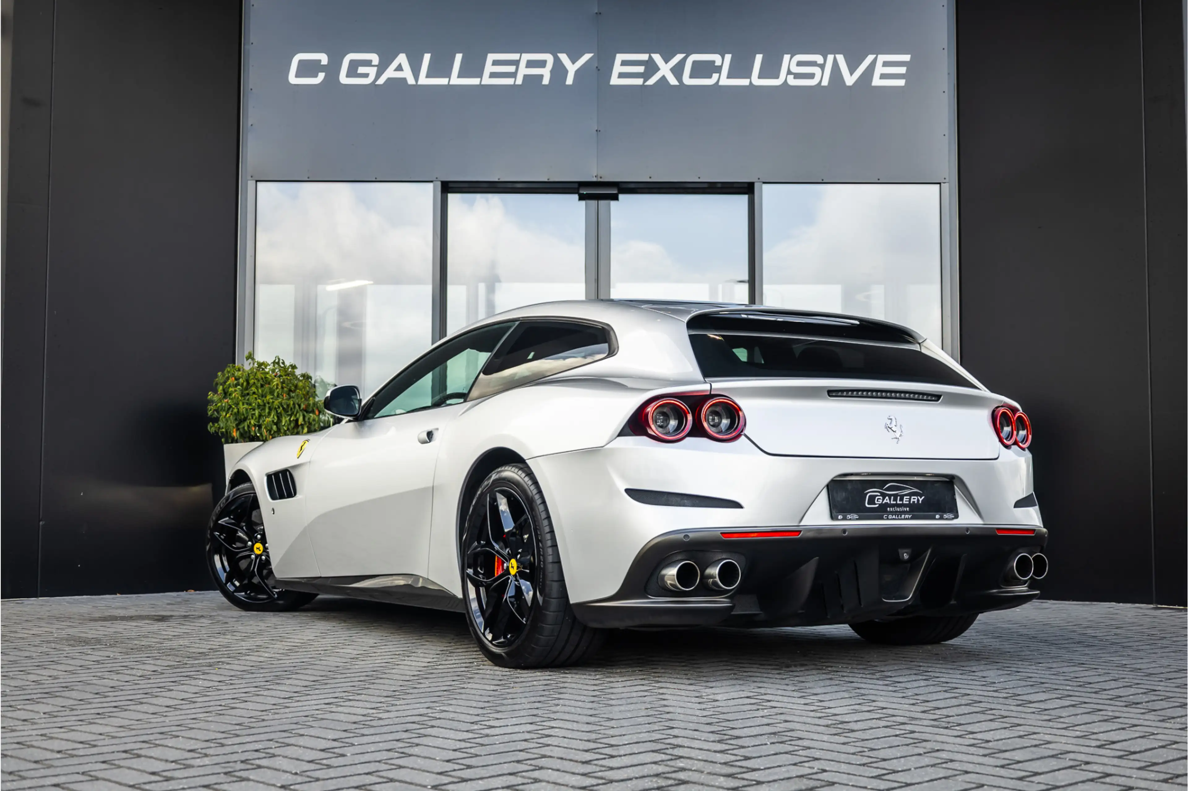 Ferrari GTC4 Lusso GTC4Lusso T 3.9 V8 - Panorama | Passenger Display — photo 5
