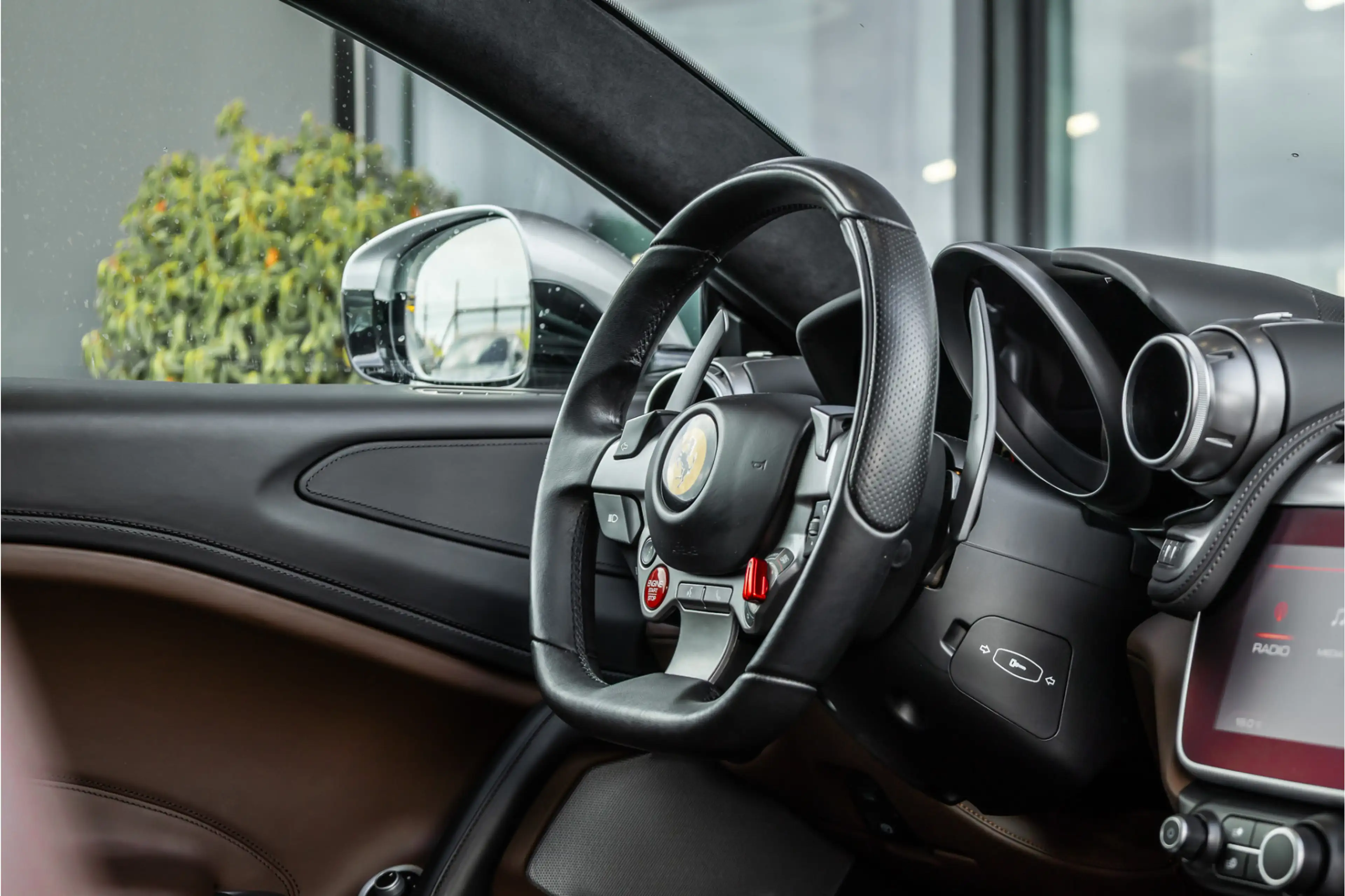 Ferrari GTC4 Lusso GTC4Lusso T 3.9 V8 - Panorama | Passenger Display — photo 11
