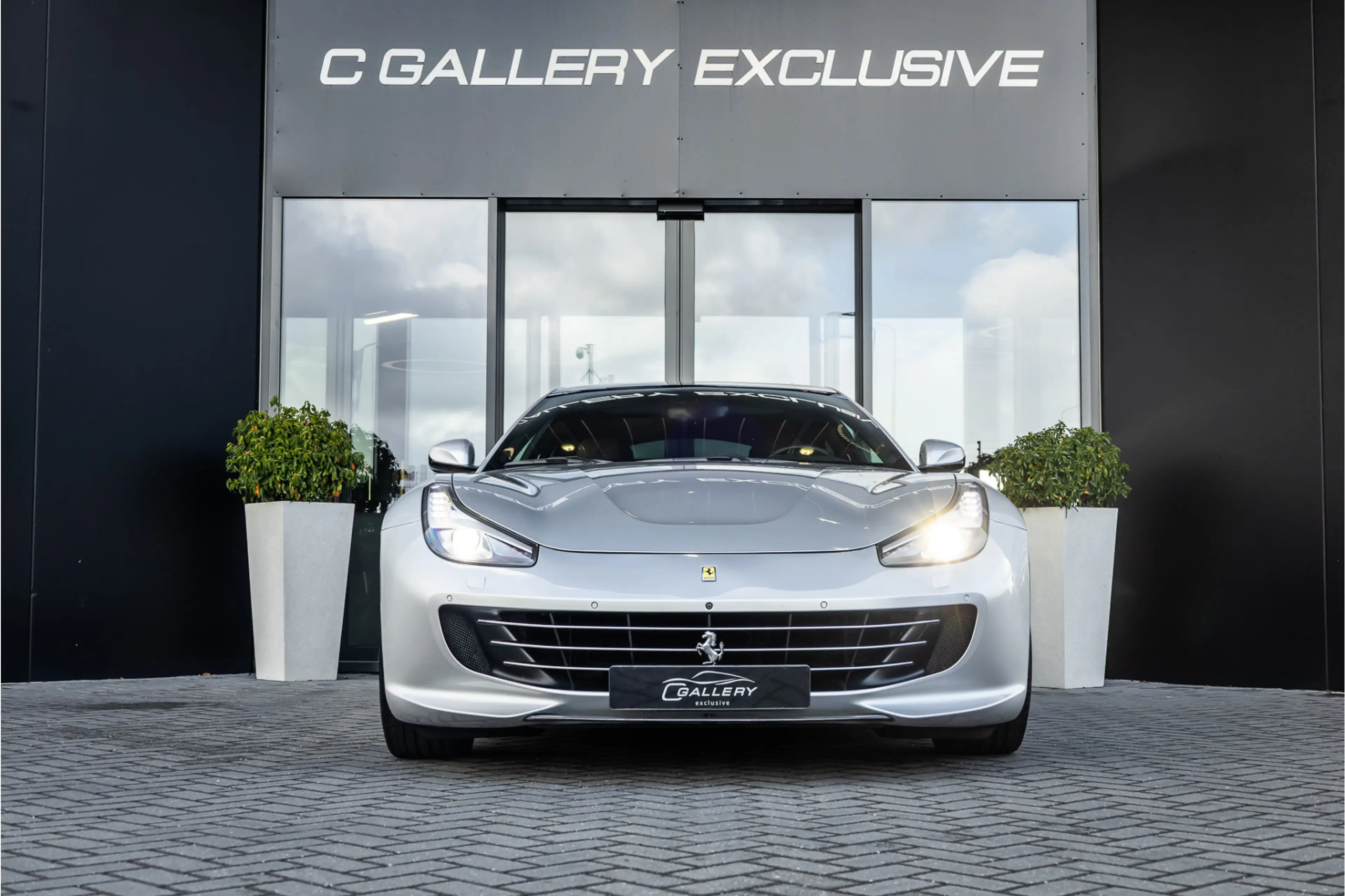 Ferrari GTC4 Lusso GTC4Lusso T 3.9 V8 - Panorama | Passenger Display — photo 2