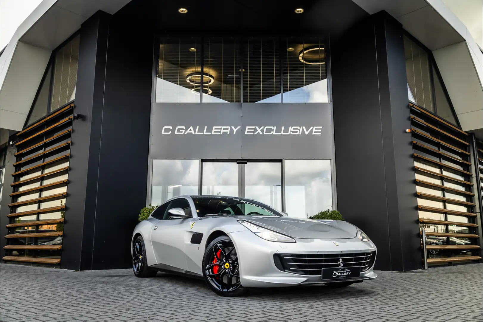 Ferrari GTC4 Lusso GTC4Lusso T 3.9 V8 - Panorama | Passenger Display Grau - 1