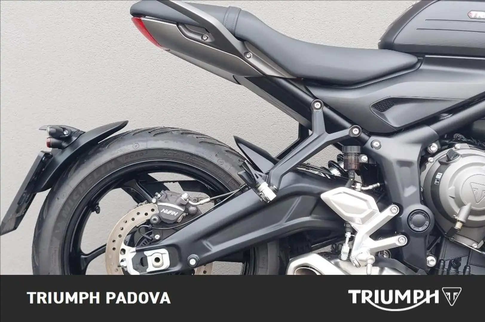 Triumph Trident 660 Nero - 2