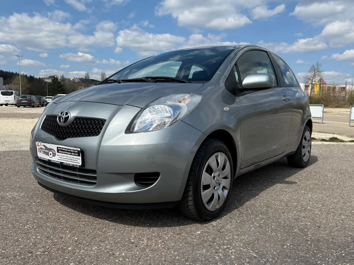 Toyota Yaris 1,3-l-VVT-i Sol*KLIMA*PDC*ISOFIX*BLUETOOTH Zilver - 1