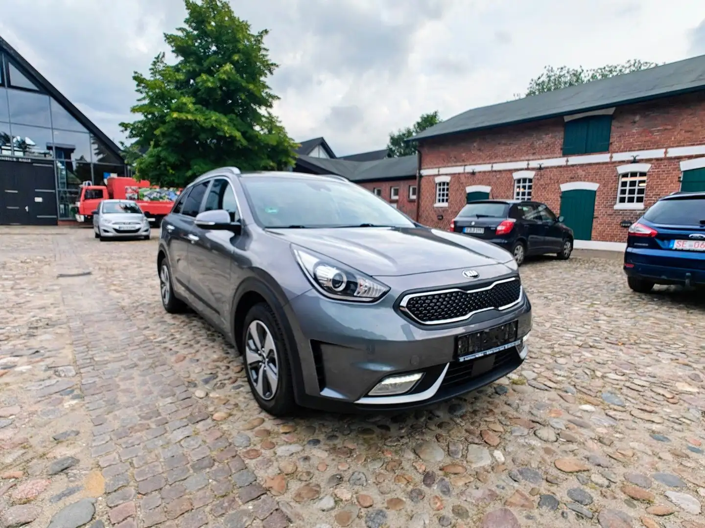 Kia Niro Vision 1,6 Automatik / Navigation Grijs - 2