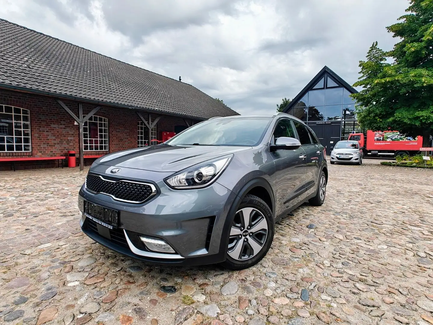 Kia Niro Vision 1,6 Automatik / Navigation Grijs - 1