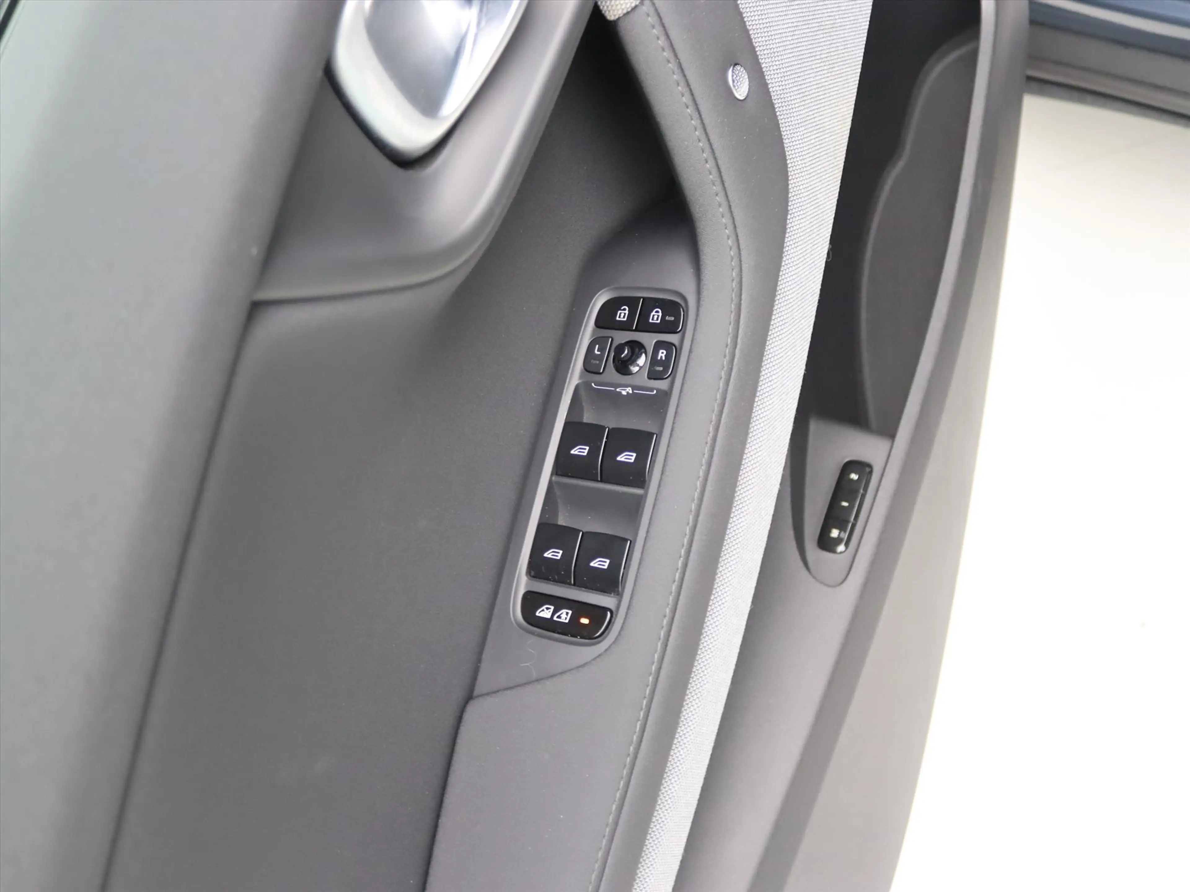 Polestar 2 Standard Range Single Motor 63kWh 225pk 91.65% SoH — photo 34