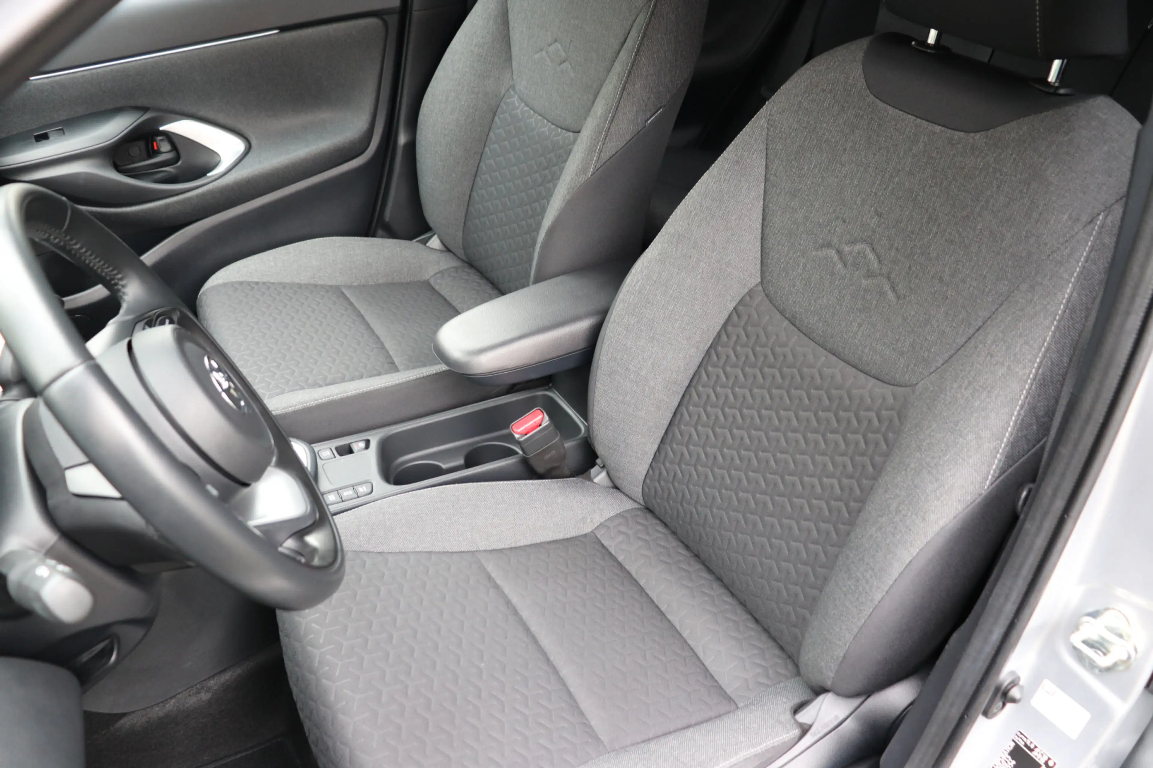 Toyota Yaris Cross 1.5 Hybrid First Edition Automaat . Trekhaak, clim — photo 13