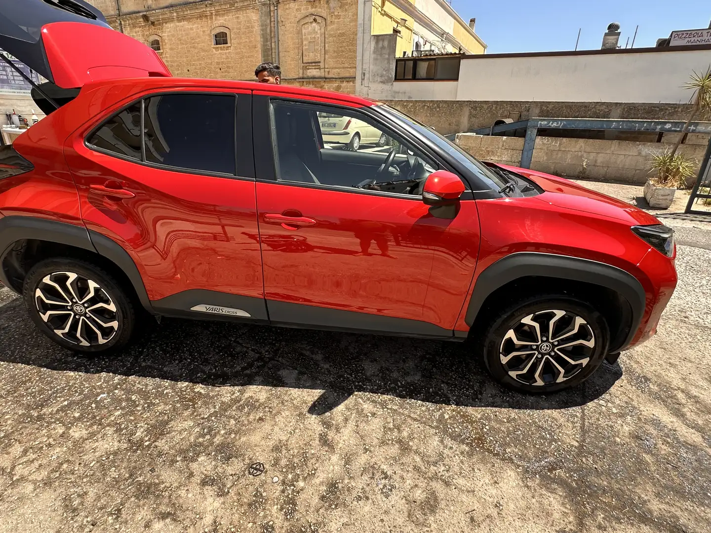 Toyota Yaris Cross TREND Rosso - 2