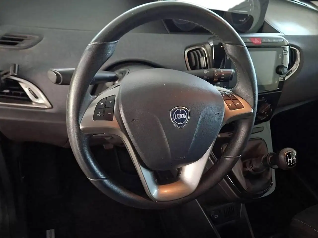 Lancia Ypsilon 2022 — фото 10