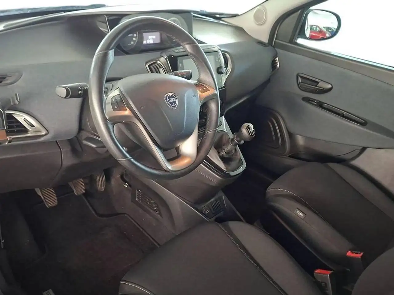 Lancia Ypsilon 2022 — фото 9