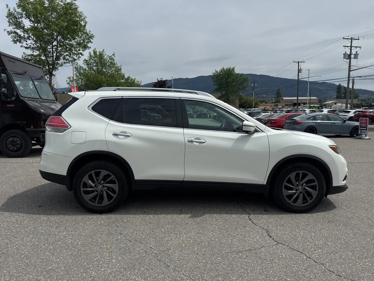 Nissan Rogue fotografie Nissan Rogue