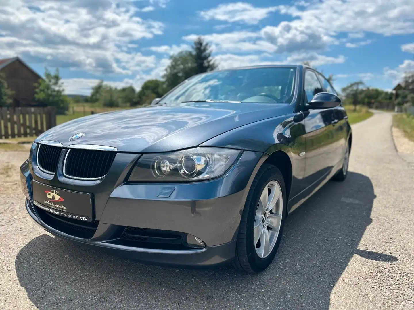 BMW 320 i Lim*SHZ*Xen*AC*8x*Alu*T-Leder*Scheckheft* Schwarz - 2