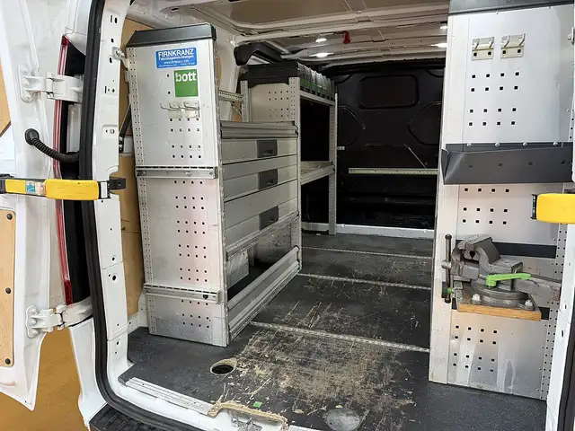 Ford Transit Custom view 12