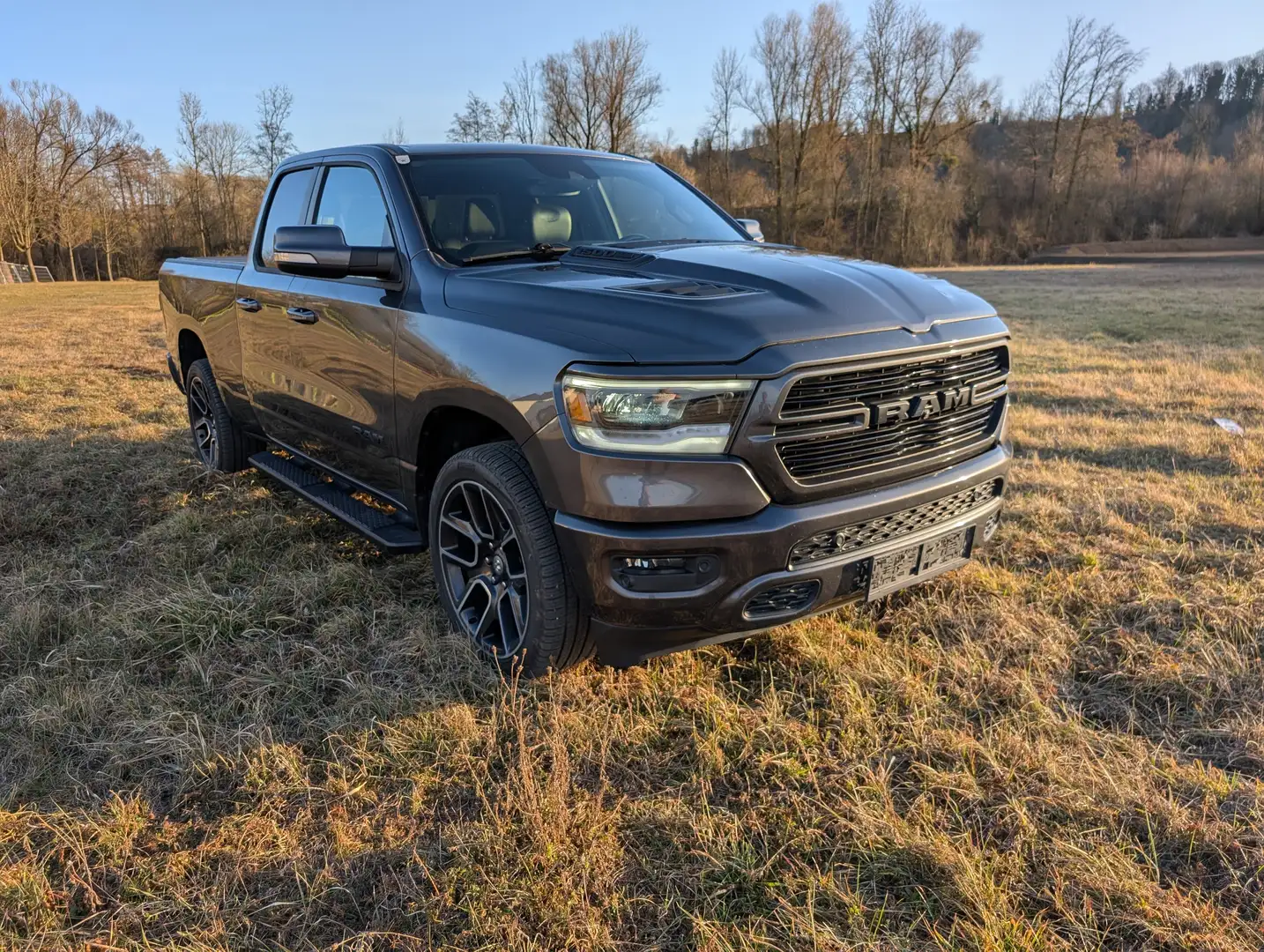 Dodge RAM Quad-Cab Sport, 4x4, 5.7L Hemi, Night-Edition Grau - 1