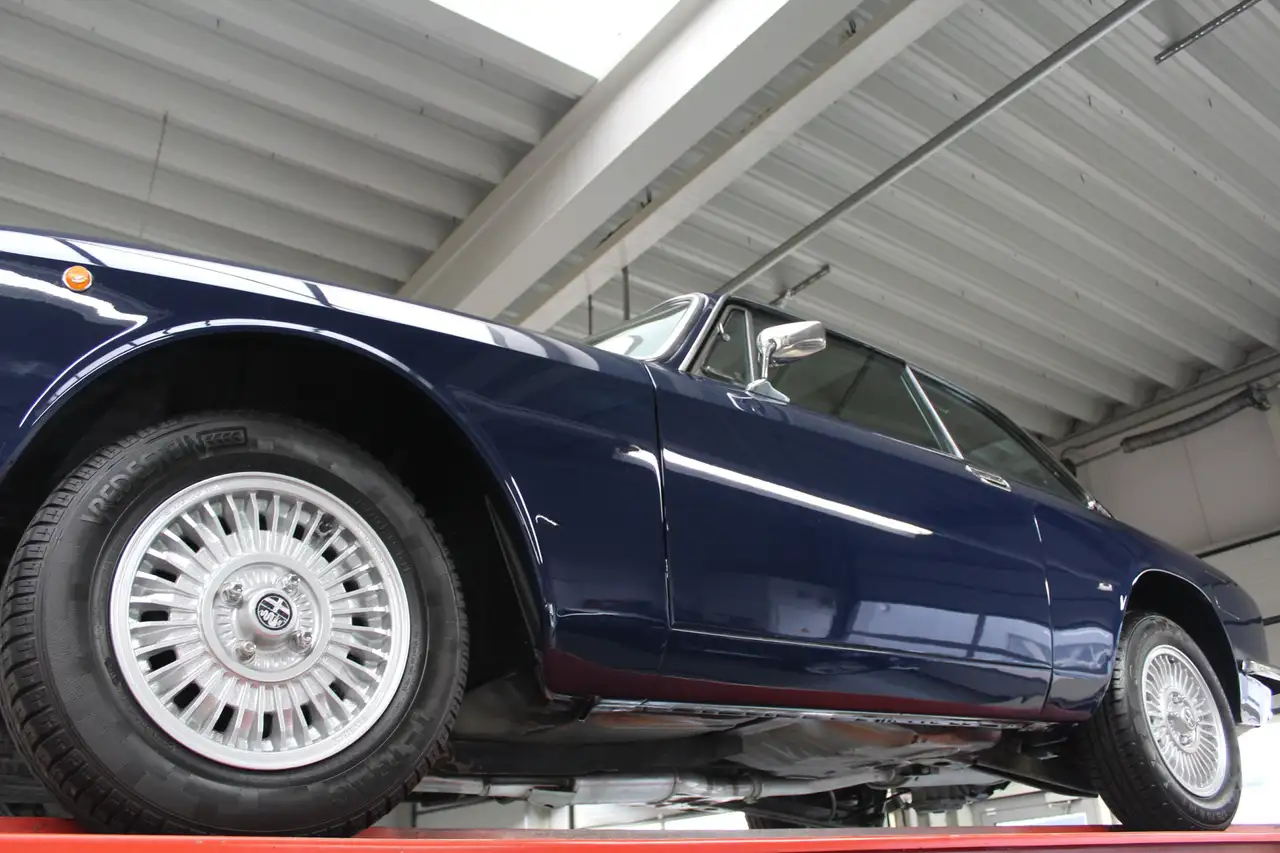 Alfa Romeo GTV 2000 Bertone "Blu Ollandese over Naturale" Finishe, foto 8