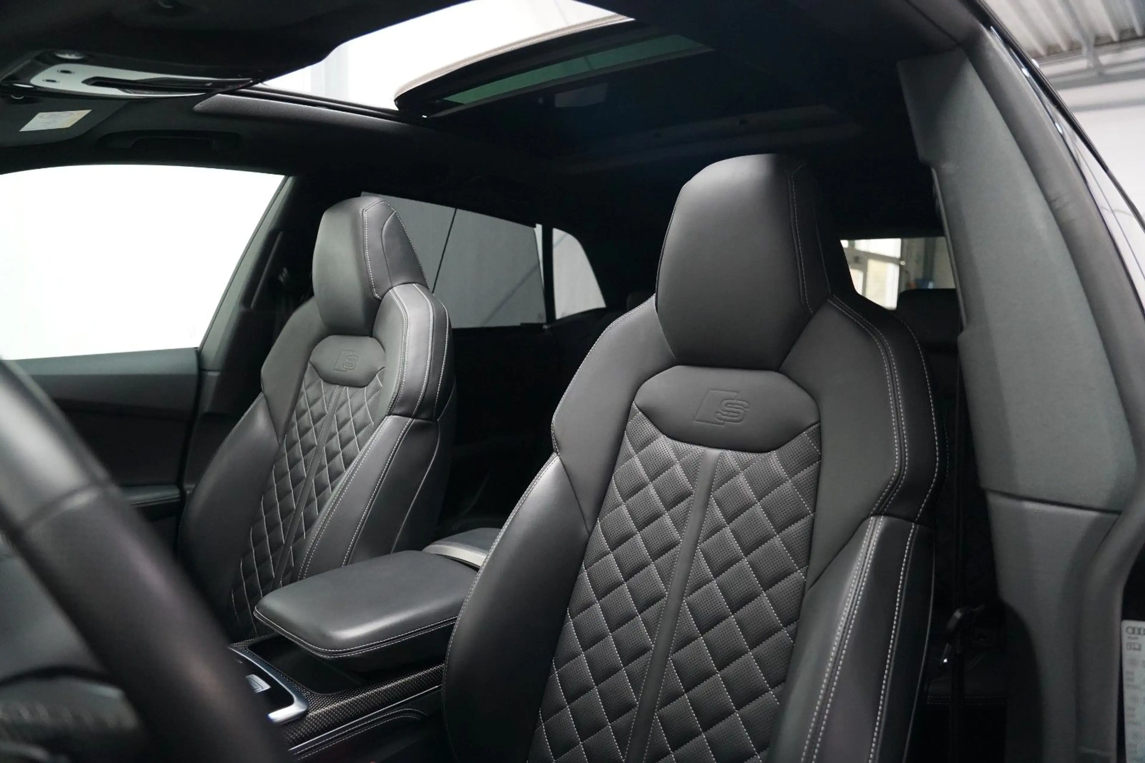 Audi SQ8 4.0TFSI quattro competition plus PANO 360 — photo 13