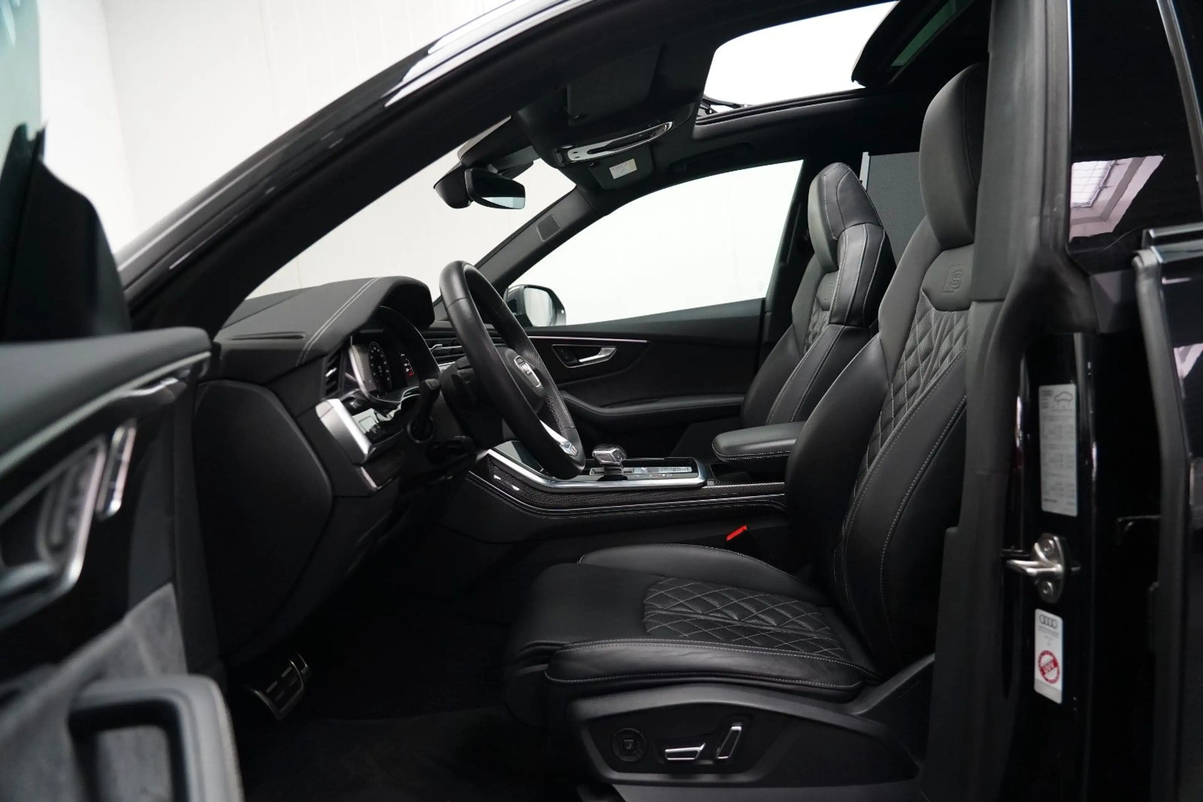 Audi SQ8 4.0TFSI quattro competition plus PANO 360 — photo 12