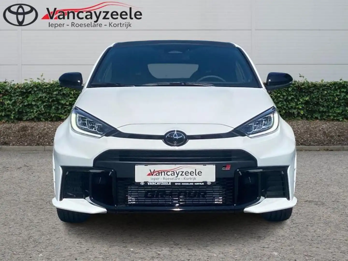 Toyota Yaris GR 1.6i MT+red interior accent Wit - 2