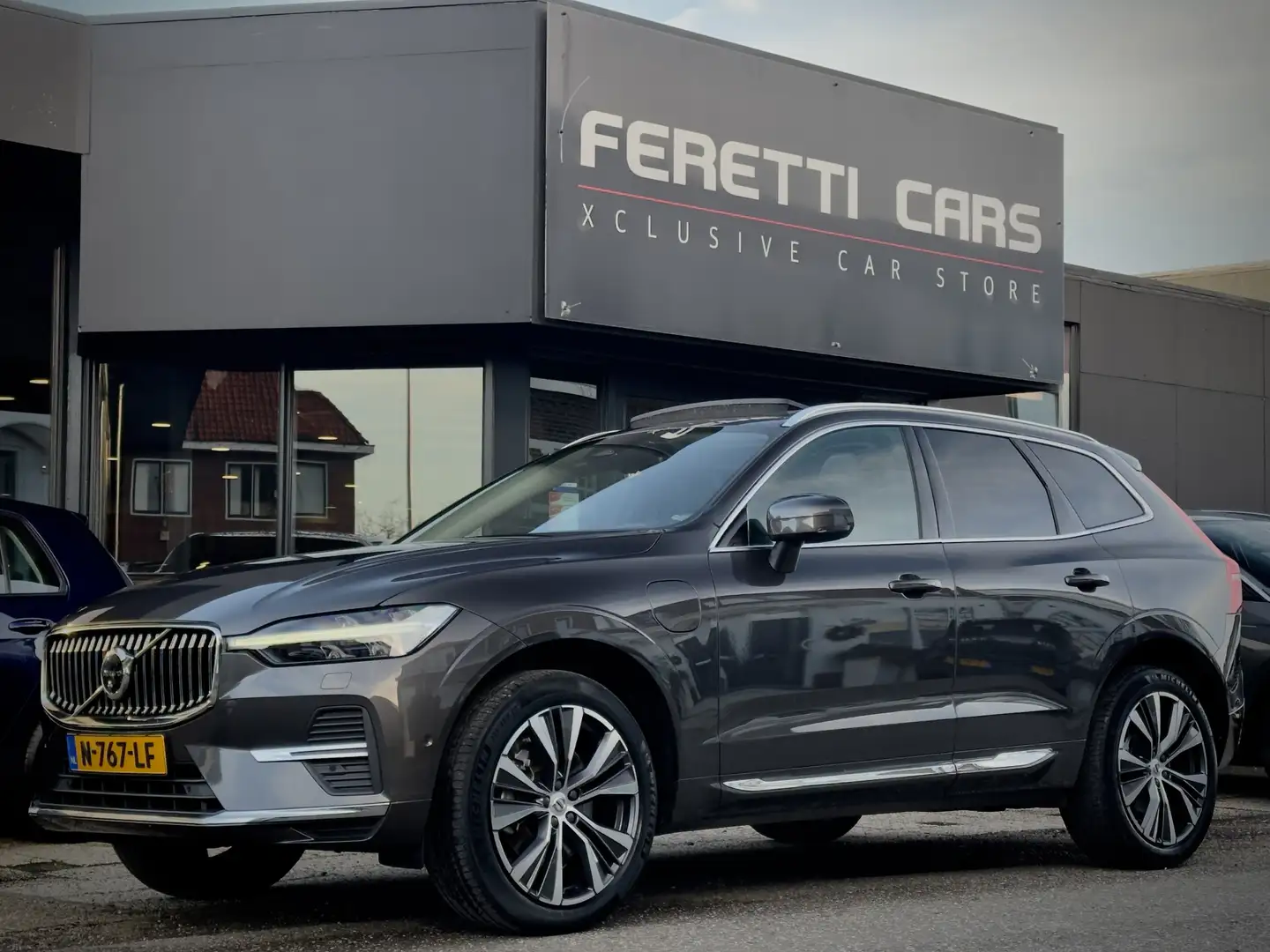 Volvo XC60 2.0 T6 AUT8 PLUG-IN HYBRID AWD INSCRIPTION EXCLUSI Gris - 1