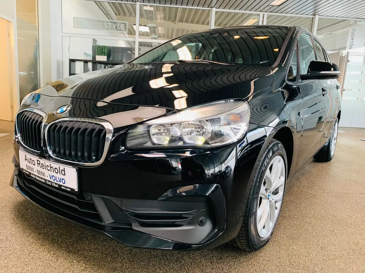 BMW 218 Navi 7-Sitze AHK Klima Sitzhzg. Schwarz - 1