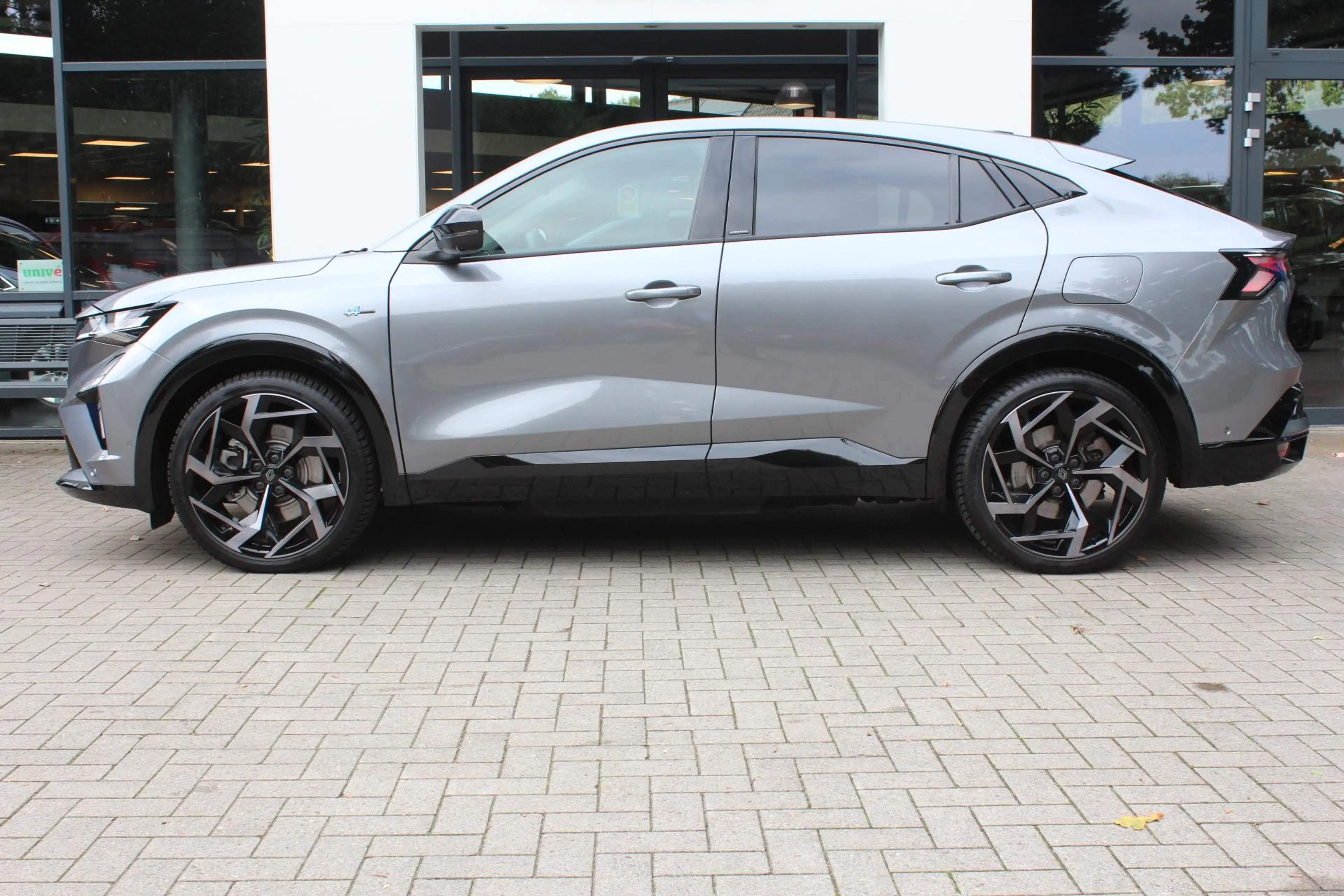 Renault Rafale 1.2 E-Tech 4x4 plug-in hybrid 300 atelier Alpine — photo 4
