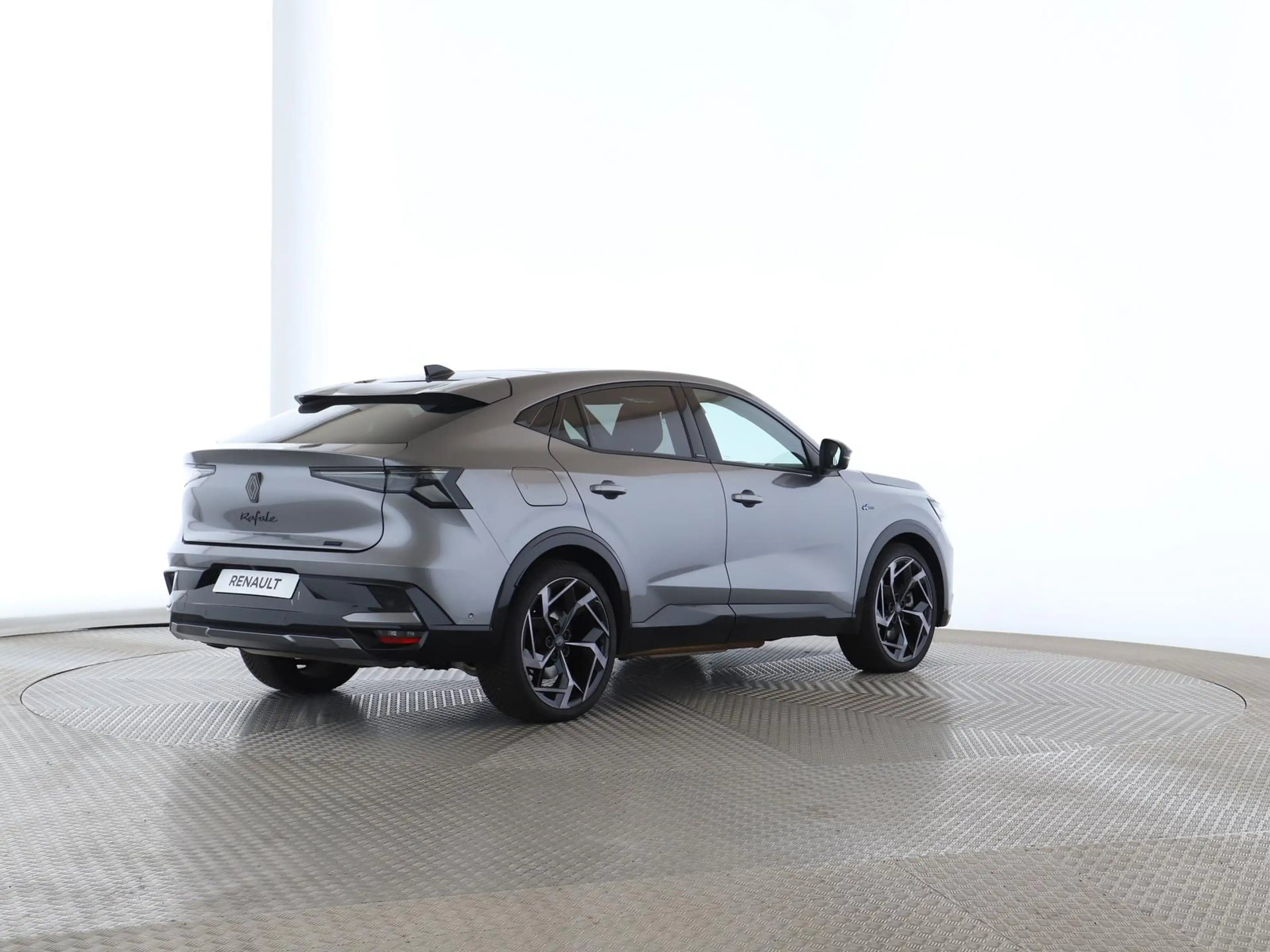 Renault Rafale 1.2 E-Tech 4x4 plug-in hybrid 300 atelier Alpine — photo 4