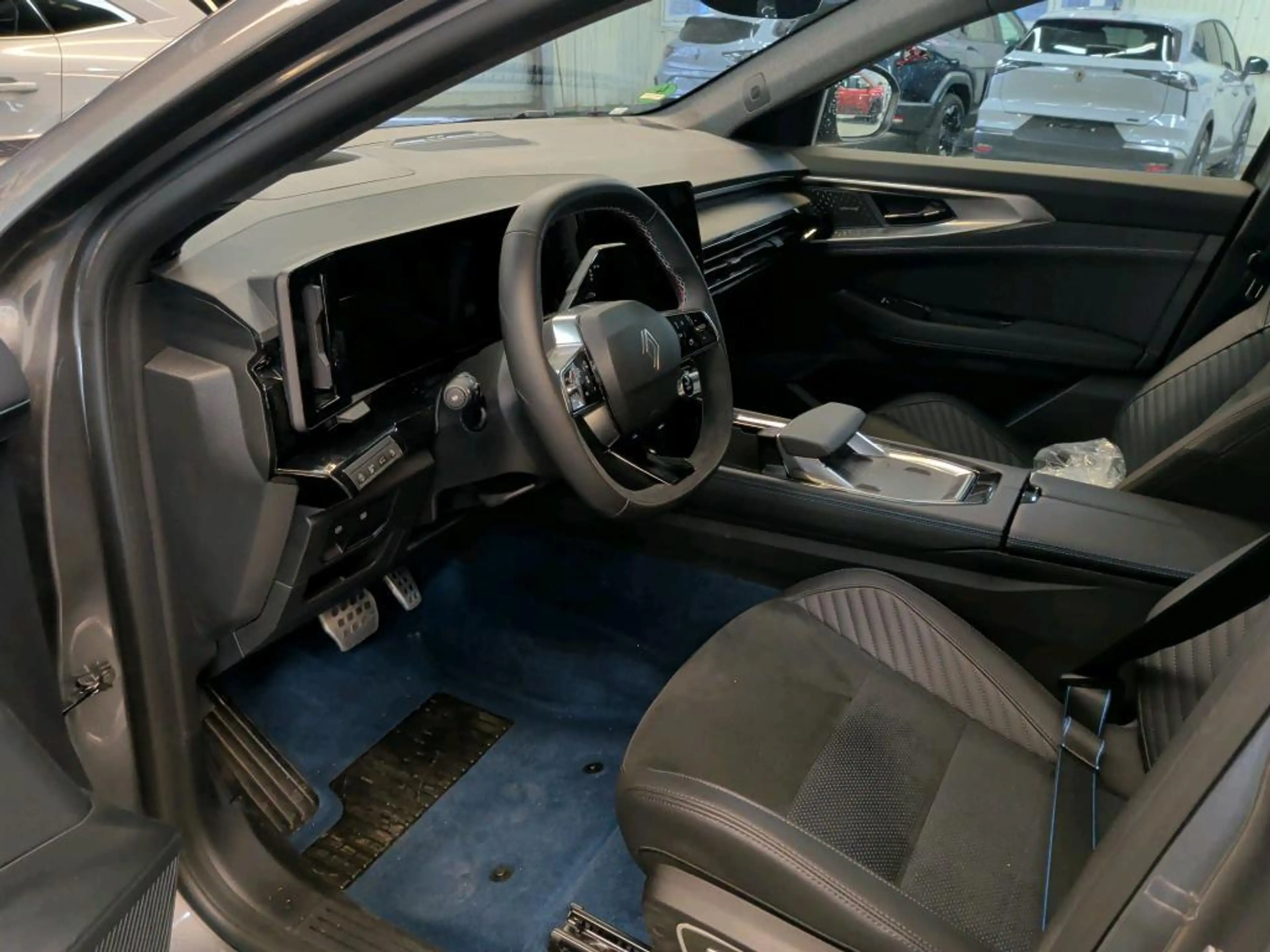 Renault Rafale 1.2 E-Tech 4x4 plug-in hybrid 300 atelier Alpine — photo 8