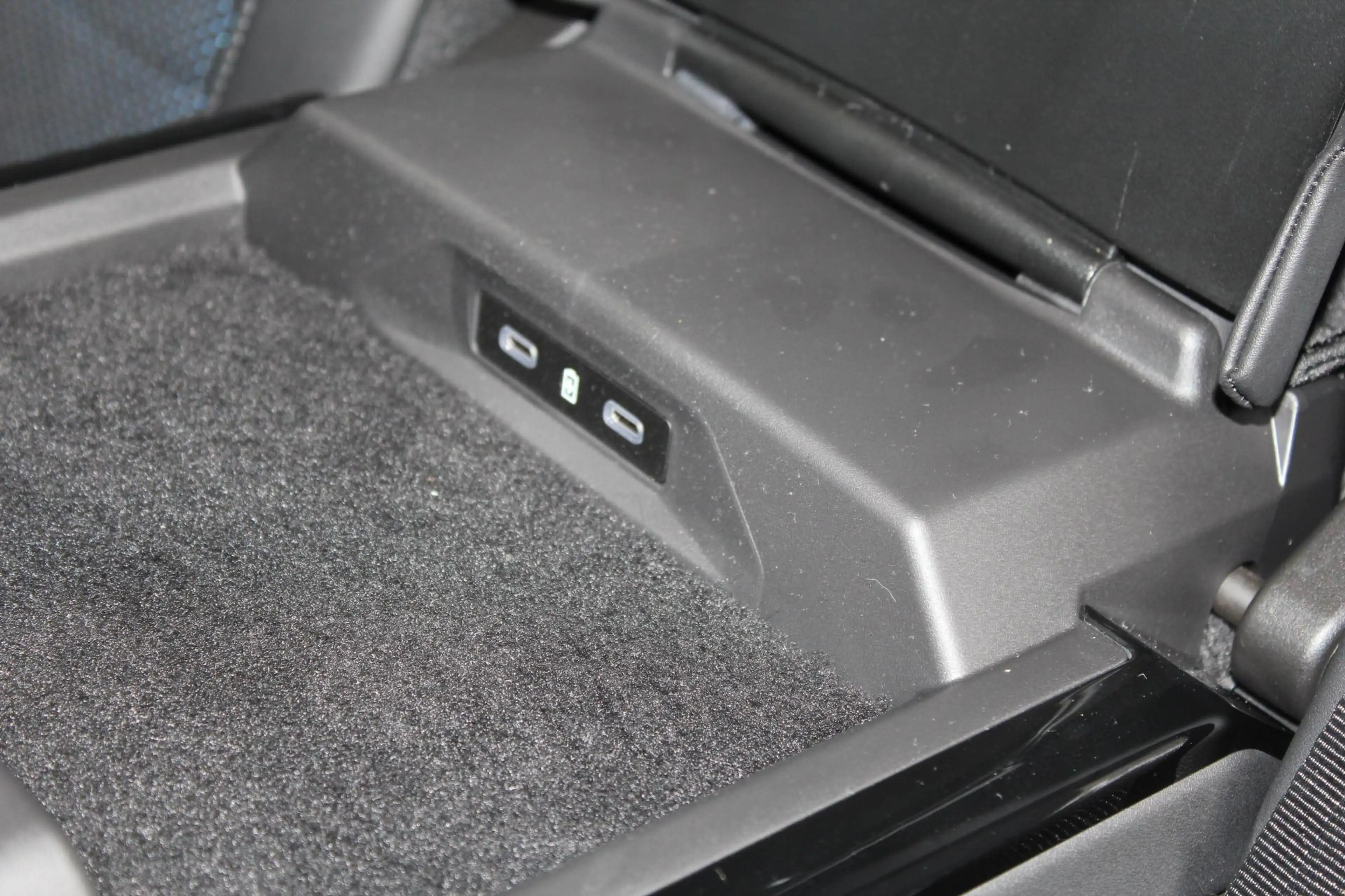 Renault Rafale 1.2 E-Tech 4x4 plug-in hybrid 300 atelier Alpine — photo 8