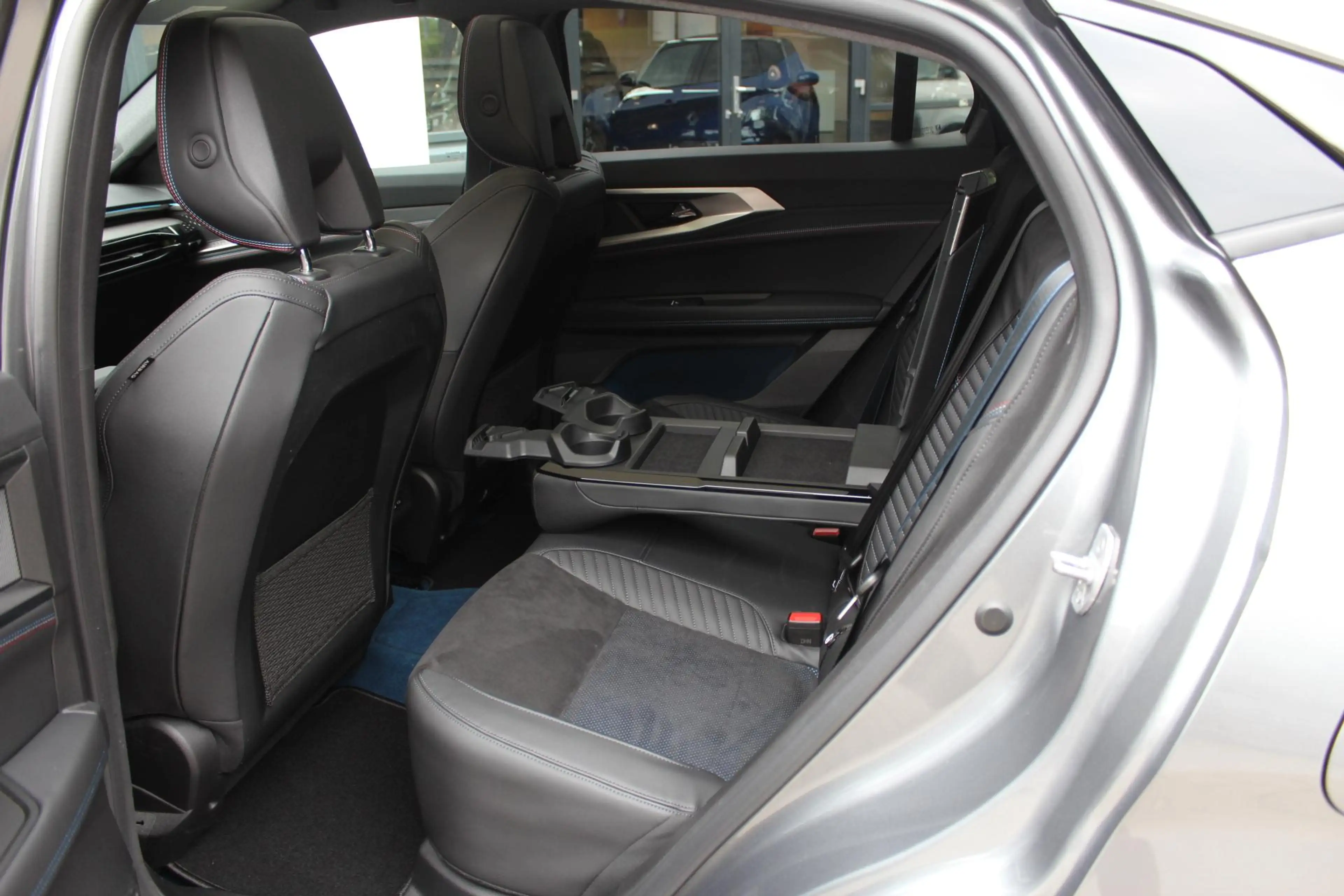 Renault Rafale 1.2 E-Tech 4x4 plug-in hybrid 300 atelier Alpine — photo 7