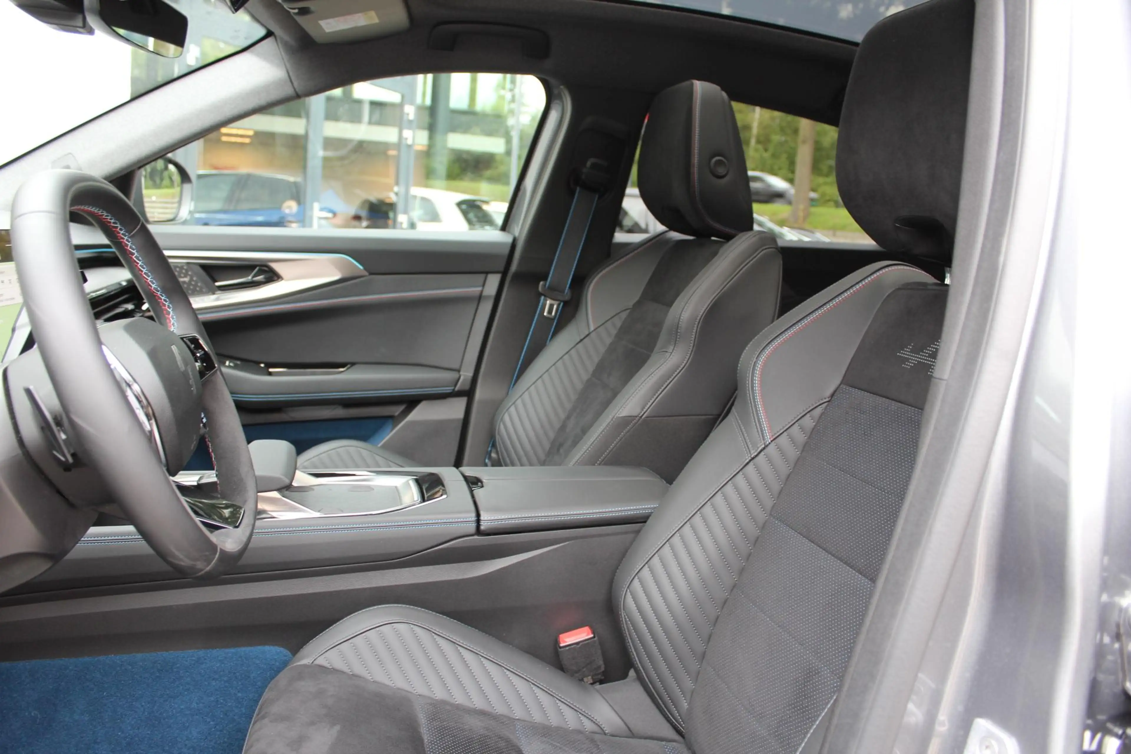 Renault Rafale 1.2 E-Tech 4x4 plug-in hybrid 300 atelier Alpine — photo 5