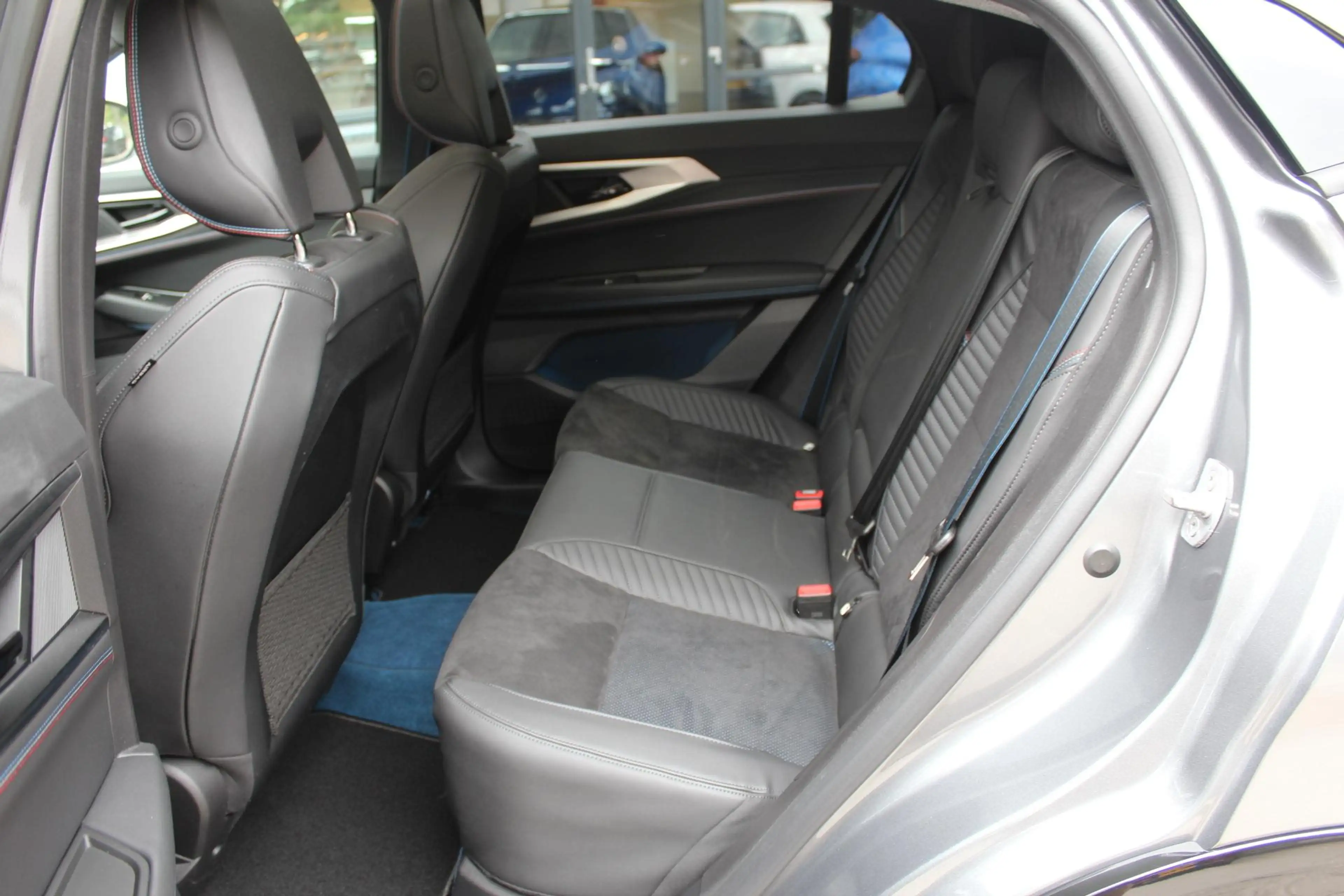 Renault Rafale 1.2 E-Tech 4x4 plug-in hybrid 300 atelier Alpine — photo 12