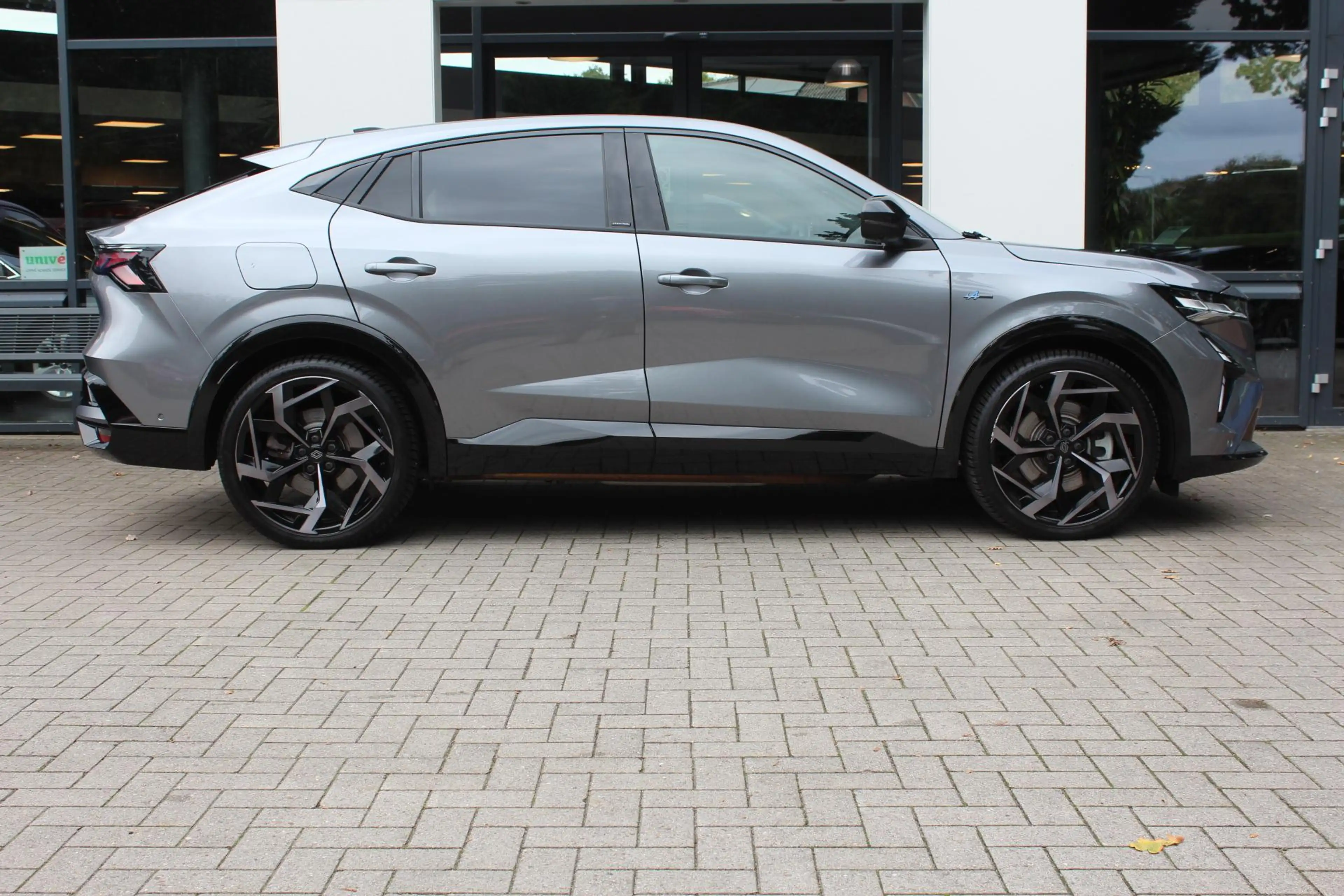 Renault Rafale 1.2 E-Tech 4x4 plug-in hybrid 300 atelier Alpine — photo 11