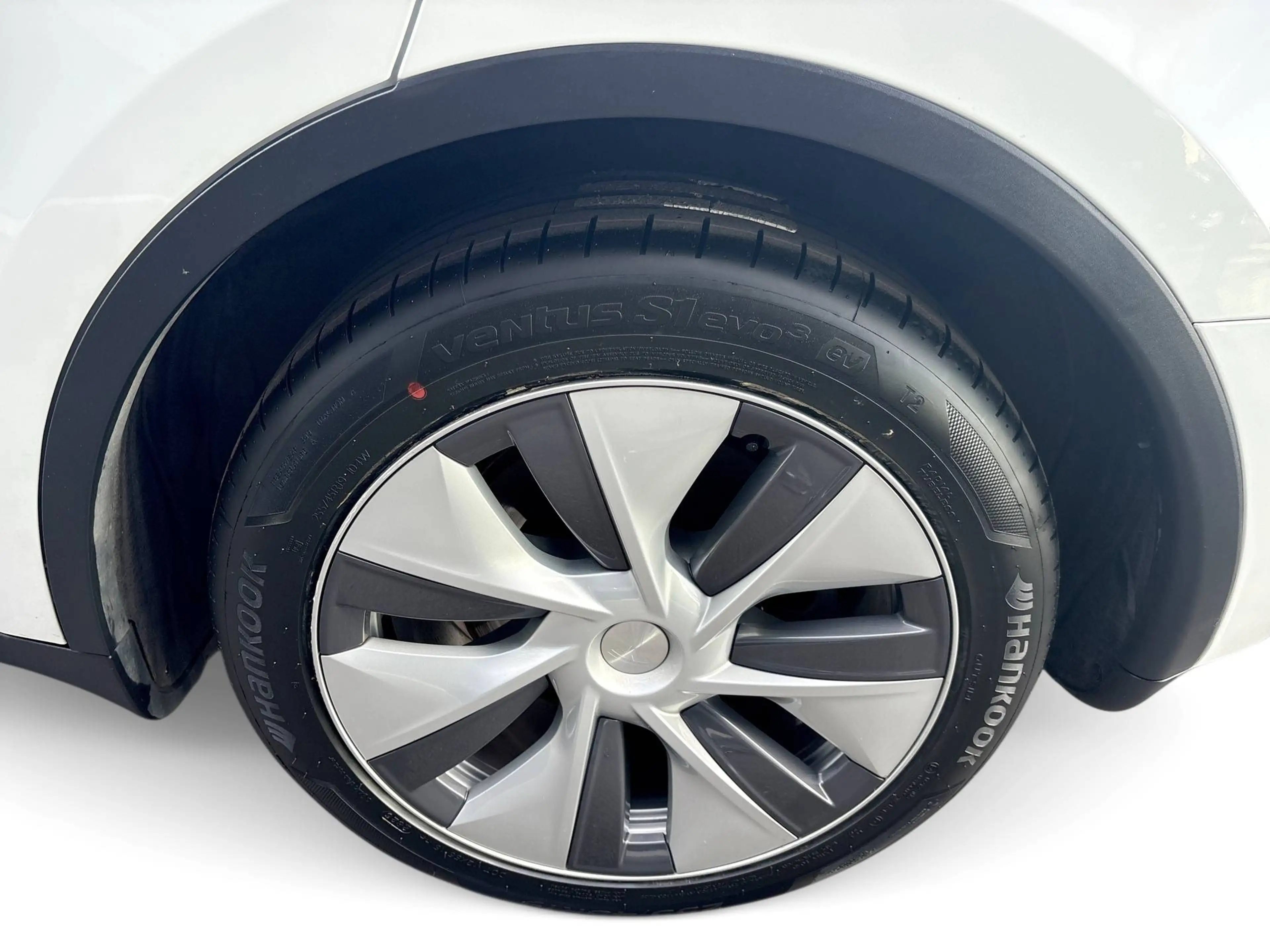 Tesla Model Y Long Range AWD/Certified Pre owned — photo 6